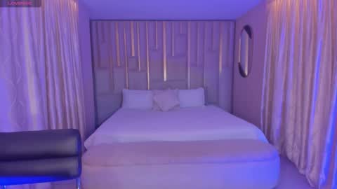 MARIA HERRERA  online show from December 20, 11:01 pm