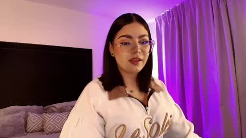 Snapshot of mariana_owen chatting on May 15, 12:01 pm online show from May 15, 12:01 pm