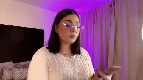 Snapshot of mariana_owen chatting on May 19, 12:00 pm online show from May 19, 12:00 pm