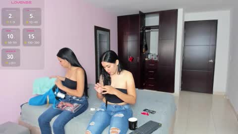 MARIANA Y VALENTINA online show from December 5, 11:30 am