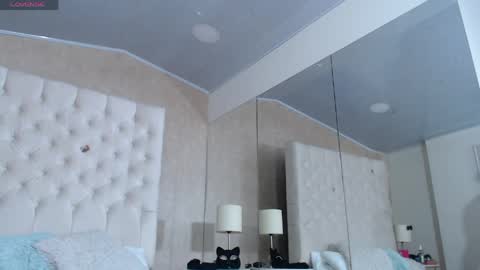 la crespa x online show from April 16, 12:28 pm