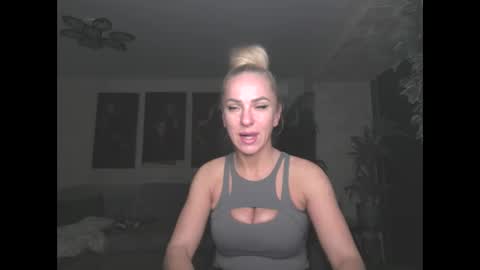 Snapshot of marianna1977 chatting on April 23, 6:32 pm marianna1977 online show from April 23, 6:32 pm