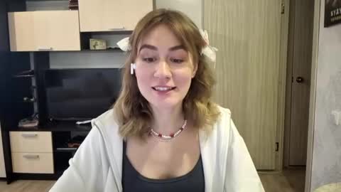 Elianor online show from April 8, 8:36 am