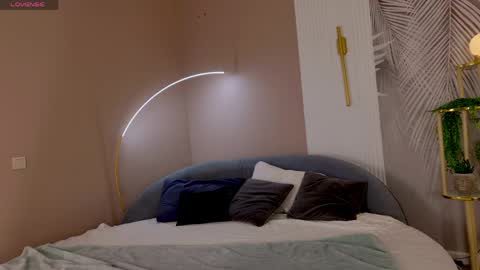Marie LEAVE YOUR  WITH ME online show from May 4, 5:14 am
