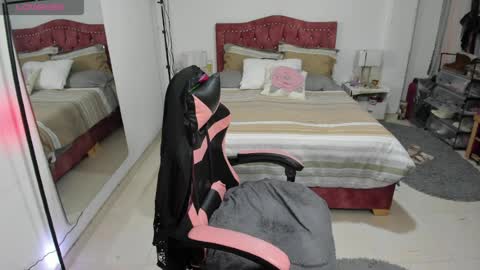 marie online show from April 12, 11:21 pm