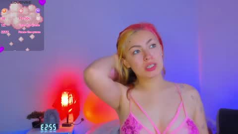 Snapshot of marieetaylor chatting on June 1, 7:48 pm Mariee online show from June 1, 7:48 pm