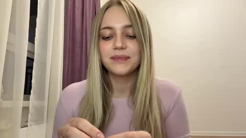 Snapshot of marielademopoulos chatting on February 24, 3:21 pm Sofia online show from February 24, 3:21 pm