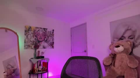 Snapshot of marily_daniela_ chatting on February 15, 11:01 pm Marily Daniela online show from February 15, 11:01 pm