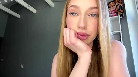 Amelia online show from June 4, 12:44 pm