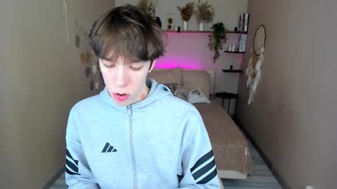 Mark online show from March 1, 11:01 am