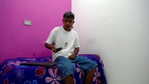 Snapshot of mark_latin18 chatting on February 12, 3:29 am mark_latin18 online show from February 12, 3:29 am