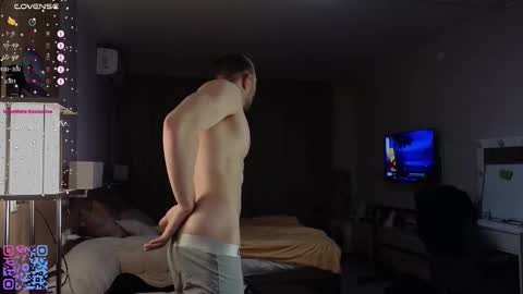 Snapshot of mark_stiff chatting on December 21, 9:33 pm Mark online show from December 21, 9:33 pm