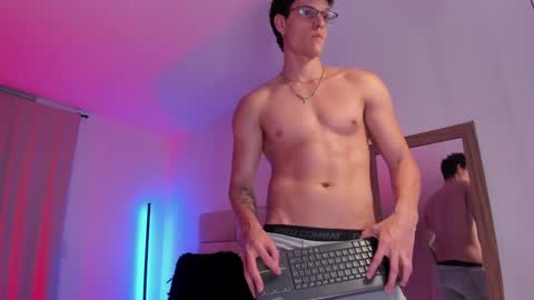 troy online show from March 28, 2:22 am