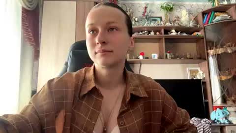 Snapshot of marlenahuit chatting on June 27, 5:45 am Lena online show from June 27, 5:45 am