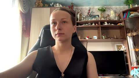 Snapshot of marlenahuit chatting on June 28, 5:35 am Lena online show from June 28, 5:35 am