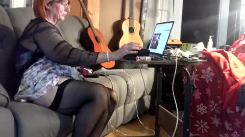 marrtinefemme online show from May 24, 7:57 am