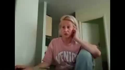 Snapshot of marrygorund chatting on June 29, 6:08 pm MaryGoRound online show from June 29, 6:08 pm