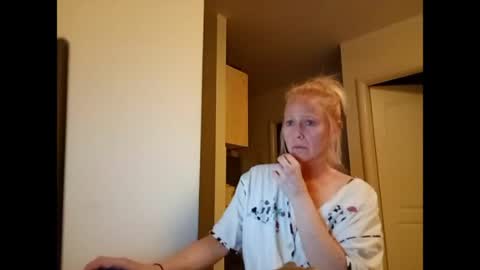 Snapshot of marrygorund chatting on July 9, 10:36 pm MaryGoRound online show from July 9, 10:36 pm