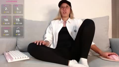 Snapshot of marthina_thompson chatting on May 23, 11:31 pm marthina thompson online show from May 23, 11:31 pm