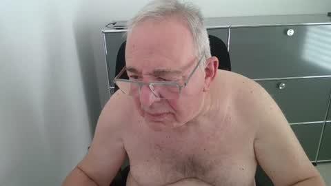 Snapshot of martin_1947 chatting on June 28, 2:12 pm martin_1947 online show from June 28, 2:12 pm