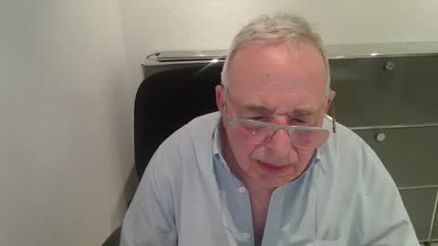 Snapshot of martin_1947 chatting on July 21, 9:06 pm martin_1947 online show from July 21, 9:06 pm