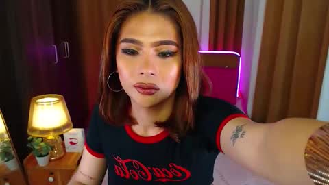 Snapshot of martina_lauren chatting on April 17, 10:02 pm Martina online show from April 17, 10:02 pm