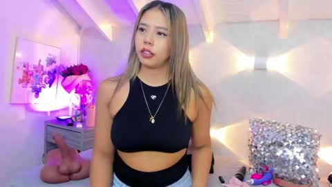 martina mIIler online show from April 17, 12:08 pm