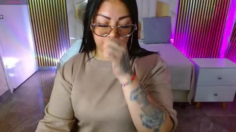 Hey im martina online show from May 2, 3:22 am
