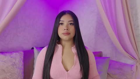 Snapshot of martinagarcia__ chatting on July 6, 6:43 pm Martina Garcia online show from July 6, 6:43 pm
