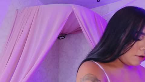 Snapshot of martinagarcia__ chatting on July 9, 7:18 pm Martina Garcia online show from July 9, 7:18 pm