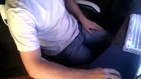 martingillesg online show from April 19, 2:22 am