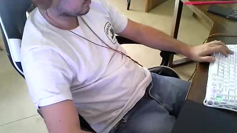 martingillesg online show from April 23, 4:31 pm