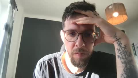 Snapshot of martinmagic467659 chatting on January 19, 9:46 am martinmagic467659 online show from January 19, 9:46 am