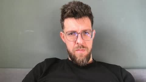 Snapshot of martinmagic467659 chatting on February 25, 9:19 am martinmagic467659 online show from February 25, 9:19 am