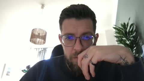 Snapshot of martinmagic467659 chatting on March 2, 1:18 pm martinmagic467659 online show from March 2, 1:18 pm