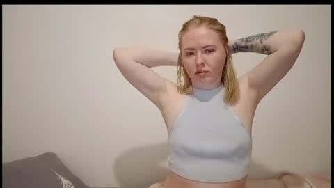 Snapshot of mary318875 chatting on April 4, 7:11 pm mary318875 online show from April 4, 7:11 pm