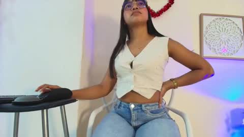 mary_cute9 online show from March 25, 11:49 am