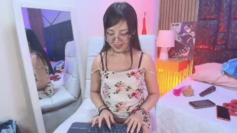 Snapshot of mary_luckaysha chatting on June 5, 7:19 pm mary_luckaysha online show from June 5, 7:19 pm