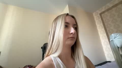 mary_rage online show from June 29, 1:55 pm