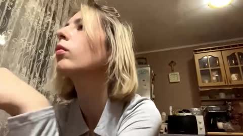 Tessa  online show from February 15, 7:10 pm