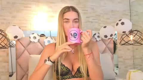 Snapshot of maryy_campbell chatting on July 4, 11:49 am maryy campbell online show from July 4, 11:49 am