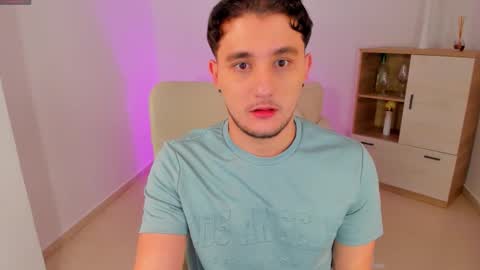 Snapshot of massimo_fiore chatting on February 2, 11:58 pm Massimo online show from February 2, 11:58 pm