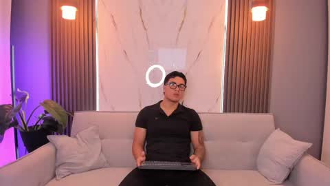 massimo_ross online show from April 16, 10:16 am