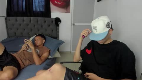 Snapshot of master_boy28 chatting on March 18, 8:34 pm master_boy28 online show from March 18, 8:34 pm