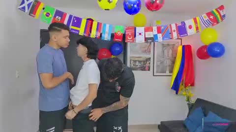 Snapshot of masters_sexx chatting on June 21, 11:13 am Team Cris Darwin- Fernando- Stiven- David online show from June 21, 11:13 am