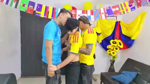 Snapshot of masters_sexx chatting on July 7, 11:03 am Team Cris Darwin- Fernando- Stiven- David online show from July 7, 11:03 am