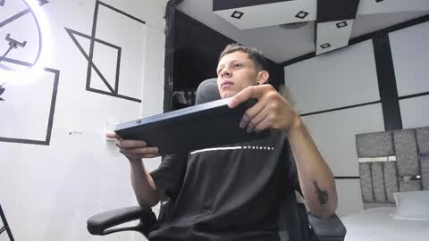 Snapshot of mathewsanz_ chatting on April 4, 12:24 pm MathewSanz online show from April 4, 12:24 pm