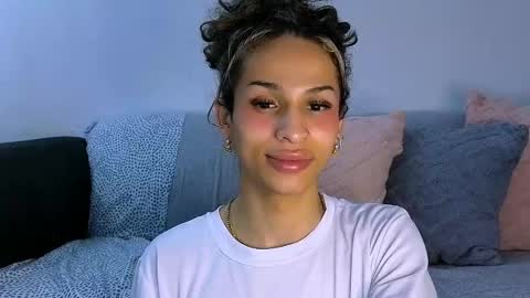 Snapshot of matiu_stonne chatting on May 23, 9:30 pm Abby Bella online show from May 23, 9:30 pm