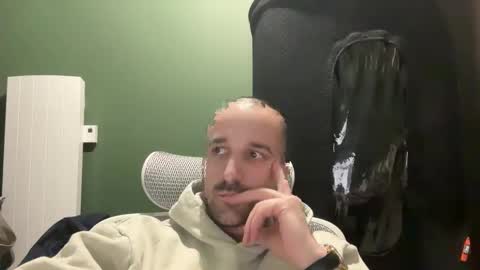 M online show from March 5, 1:01 am