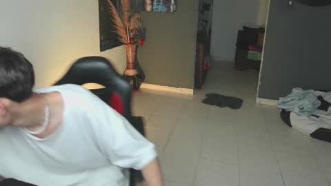 Snapshot of mattias_dantee chatting on February 4, 2:49 am mattias online show from February 4, 2:49 am